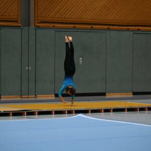 Anabel-Handstanddrehung1